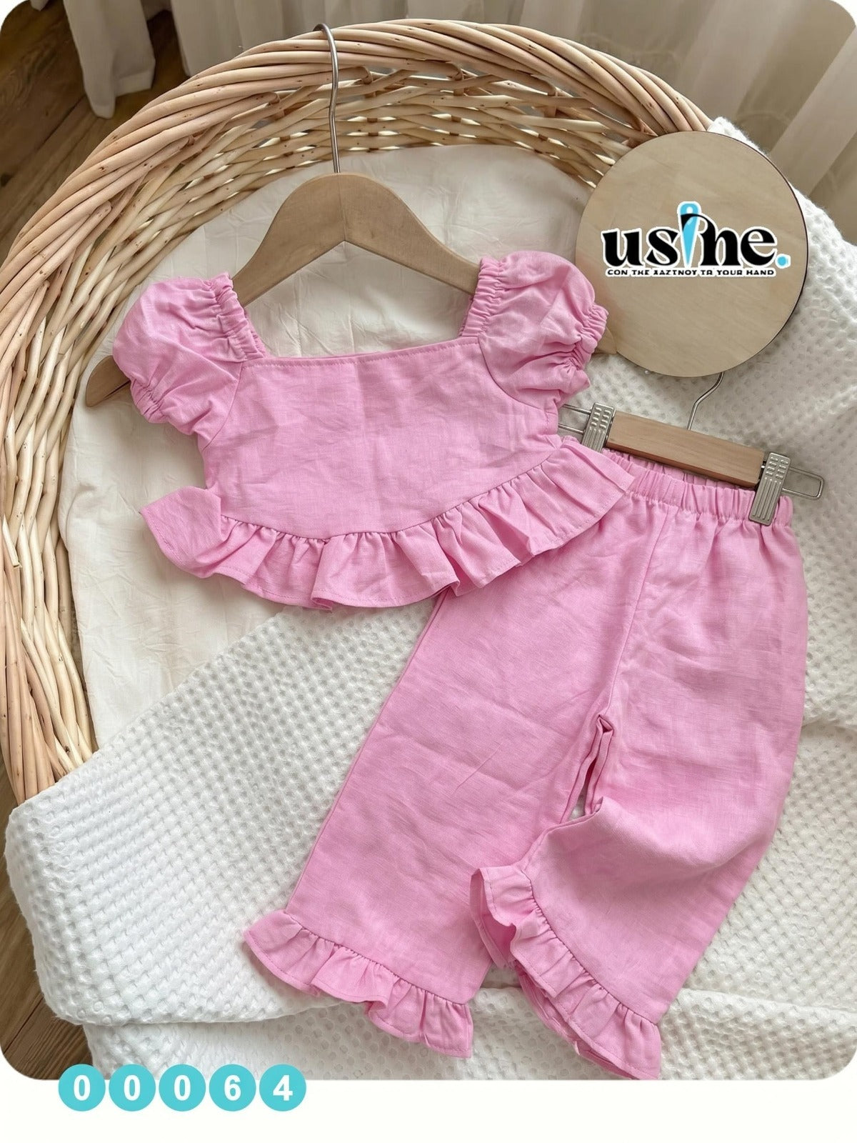 00064 Girls off-shoulder suit