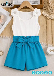 00030 Girls' outfit - floral blouse and shorts