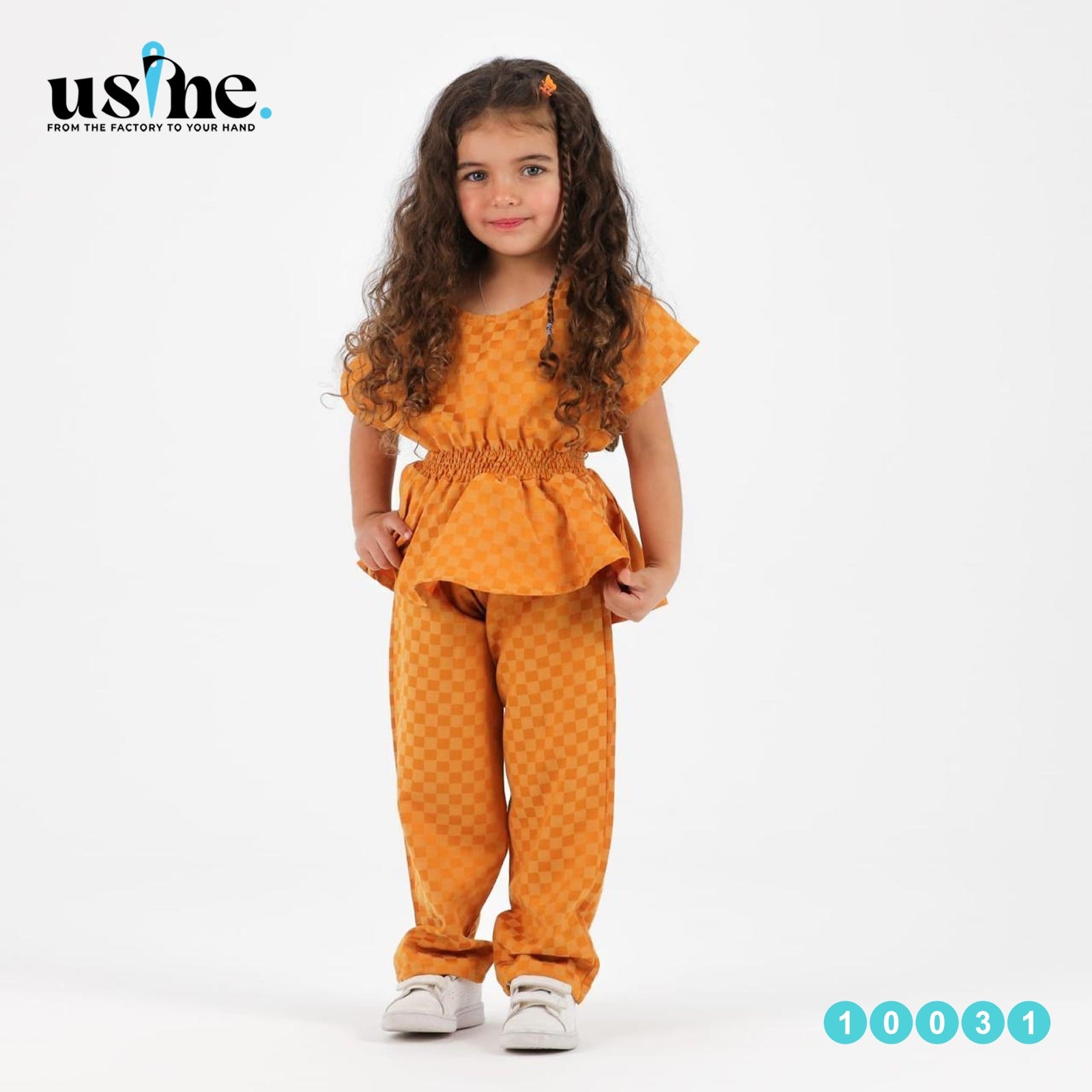 I made a two-piece outfit for my daughters with elasticated squares.