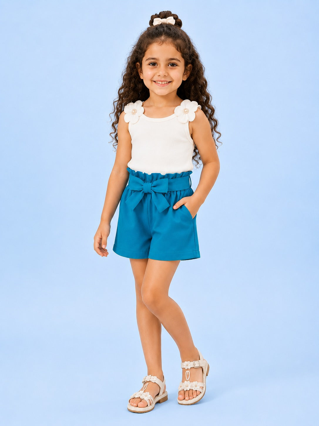 00030 Girls' outfit - floral blouse and shorts