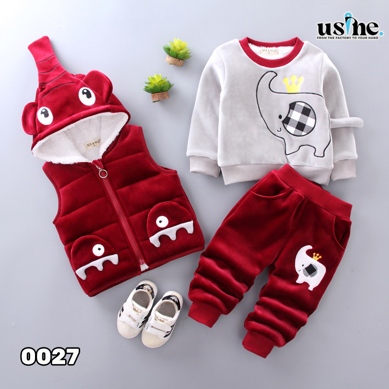 0027  طقم اطفالي ولادي مكون من 3 قطع طقم مبطن فرو  وكابتشو فيل
