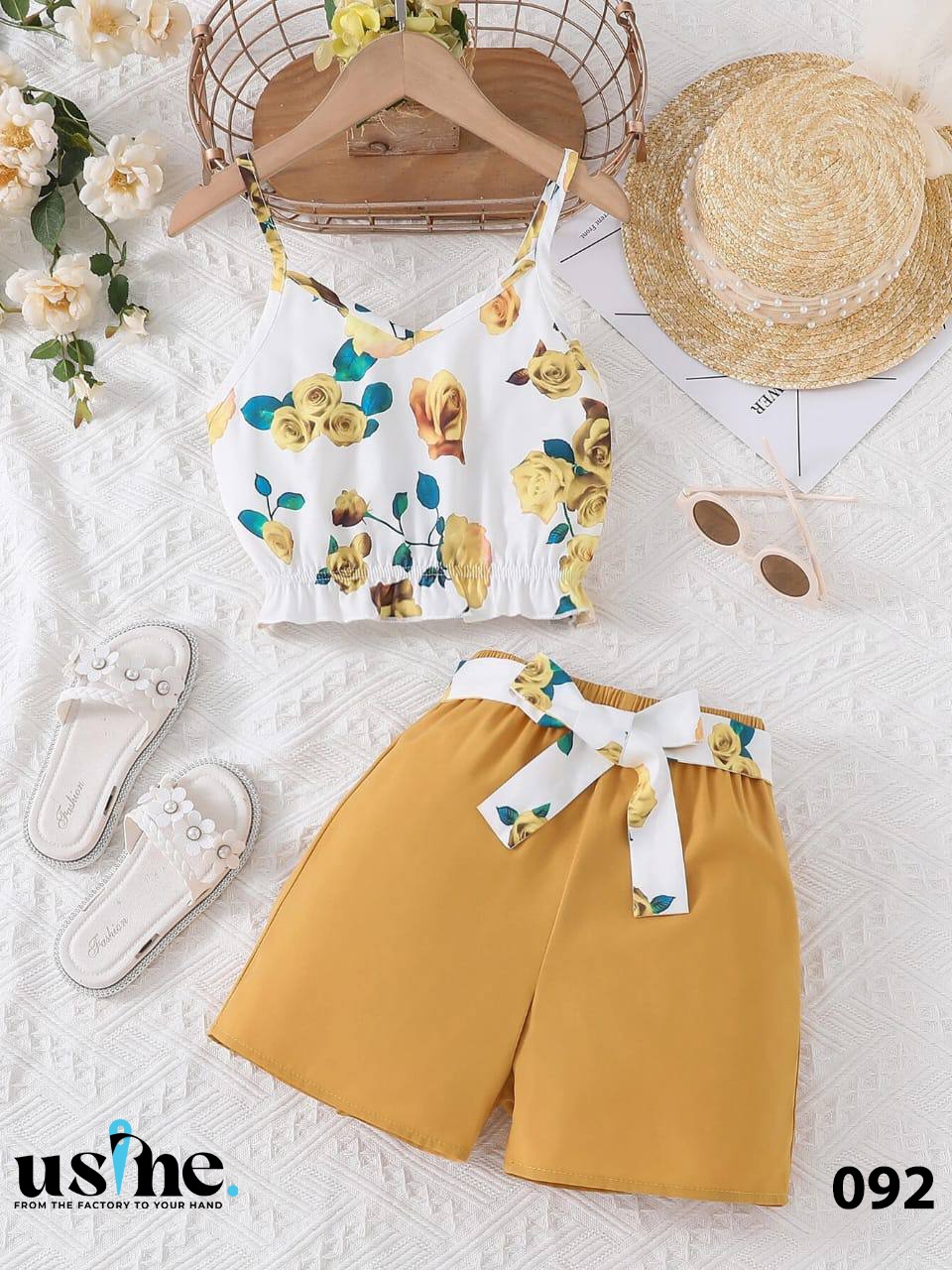 092 بلوزه وشورت بناتي ورده صفرا